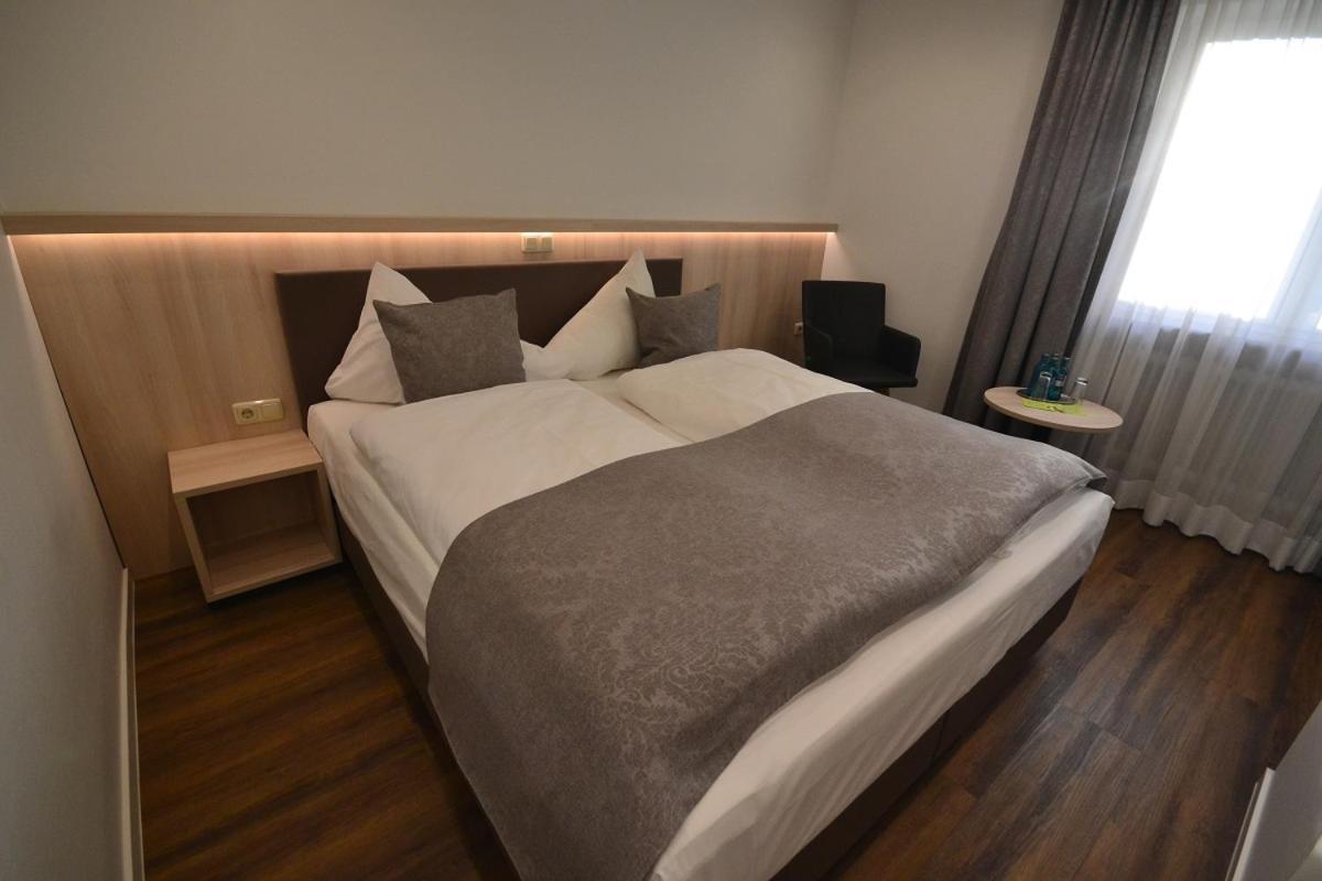 Hotel-Gasthof Weisses Ross Schwaig bei Nurnberg Luaran gambar